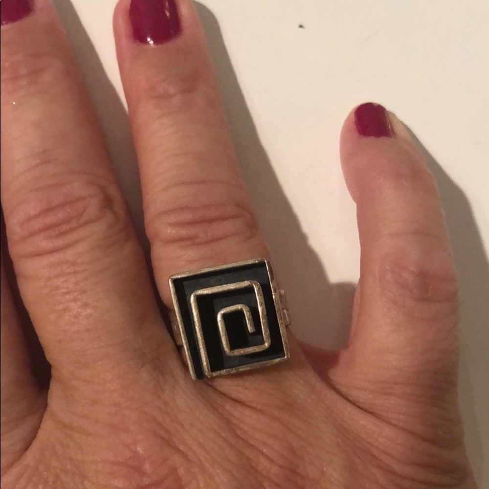 Silver Ring - Picture 4 of 4